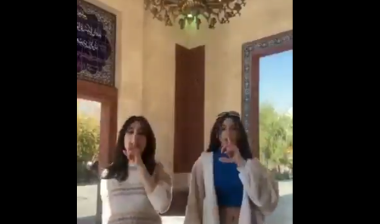 جدل في إيران بعد اعتقال فتاتين بسبب رقصهما أمام نصب الجندي المجهول 1 جدل في إيران بعد اعتقال فتاتين بسبب رقصهما أمام نصب الجندي المجهول