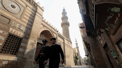 مصر.. الإعدام لسيدة و"عشيقها" ألقيا الزوج من الطابق السادس 1 مصر.. الإعدام لسيدة و"عشيقها" ألقيا الزوج من الطابق السادس