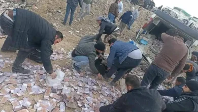 حادثة انقلاب شاحنة أموال تابعة للبنك المركزي السوري تثير الجدل