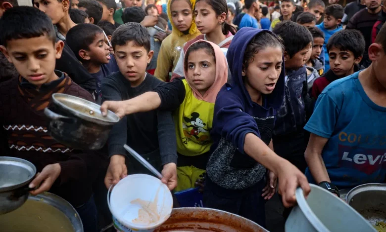 حماس تشترط وقف إطلاق النار للإفراج عن رهينة وجثامين 1 حماس تشترط وقف إطلاق النار للإفراج عن رهينة وجثامين
