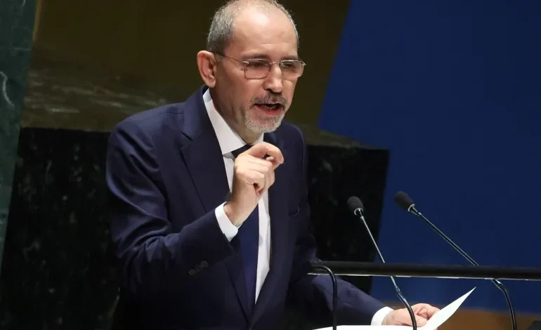 الأردن يستدعي سفيره لدى إسرائيل ويمنع عودة السفير الإسرائيلي احتجاجًا على العدوان على غزة 1 الأردن يستدعي سفيره لدى إسرائيل ويمنع عودة السفير الإسرائيلي احتجاجًا على العدوان على غزة