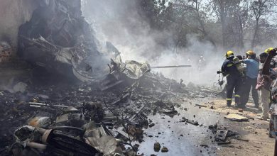 تحطم طائرة ركاب تابعة للخطوط الجوية الهندية في مدينة أحمد آباد غربي الهند