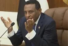 كامل إدريس يحل الحكومة السودانية ويعلن أولويات المرحلة المقبلة