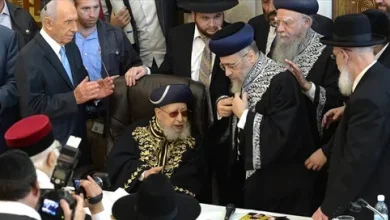الحاخام الأكبر يهاجم نتنياهو: "ملحد لا يُعتمد عليه" في أزمة تجنيد الحريديم