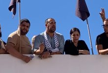 الزفزافي يحضر جنازة والده بالحسيمة ويؤكد: "مستعدون لتقديم دمائنا لكل شبر من الوطن"