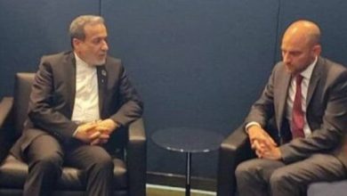 عراقجي يفاوض نظيره الفرنسي.. وبزشكيان "أي مفاوضات هذه"