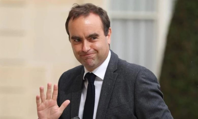 رقم قياسي مذهل.. رئيس وزراء فرنسي يستقيل بعد 27 يوماً فقط من تعيينه"