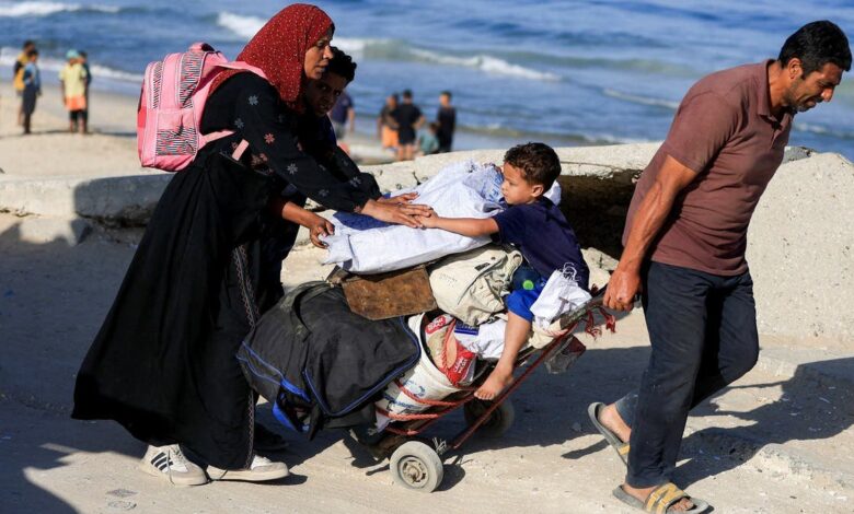 لليوم الثالث.. مئات الآلاف من الفلسطينيين يعودون لمناطقهم بغزة 1 لليوم الثالث.. مئات الآلاف من الفلسطينيين يعودون لمناطقهم بغزة