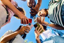 قانون يهدد بوقف مواقع التواصل.. يفجّر عاصفة في الجزائر