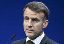 ماكرون يدعو إلى “علاقة هادئة” مع الجزائر وسط تصاعد الجدل السياسي