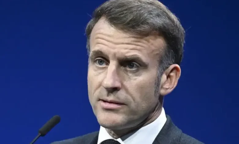ماكرون يدعو إلى “علاقة هادئة” مع الجزائر وسط تصاعد الجدل السياسي