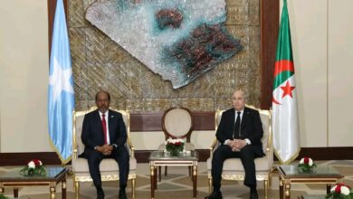الرئيس الجزائري يجري محادثات على انفراد مع الرئيس الصومالي