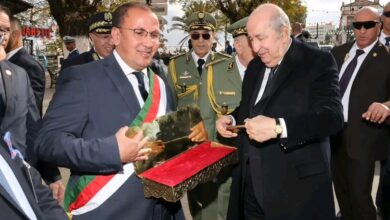 الرئيس الجزائري يضع حجر الأساس لمركب رياضي جديد في قسنطينة