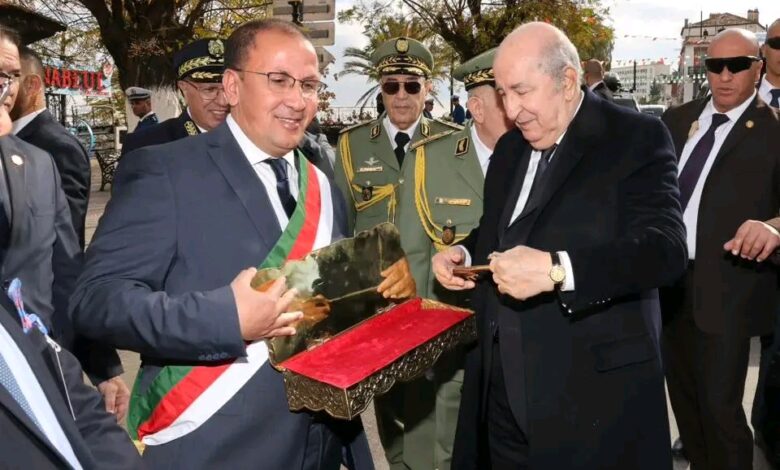 الرئيس الجزائري يضع حجر الأساس لمركب رياضي جديد في قسنطينة