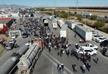 مزارعون مكسيكيون يغلقون جسر حدوديا مع الولايات المتحدة احتجاجا على أزمة مياه