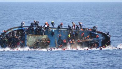 مصرع 42 مهاجراً إثر غرق قارب قبالة السواحل الليبية