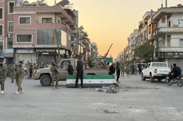 سوريا... تمديد حظر التجول في حمص بعد مقـ. ـتل زوجين وتحذيرات عشائرية من الفتنة 1 سوريا... تمديد حظر التجول في حمص بعد مقـ. ـتل زوجين وتحذيرات عشائرية من الفتنة