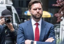 نائب الرئيس الأميركي ينتقد نواباً ديمقراطيين بسبب دعوات تجاهل أوامر ترامب