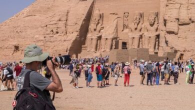 مصر تستقبل 15.6 مليون سائح وتطلق برامج تحفيزية للطيران إلى الأقصر وأسوان 2 مصر تستقبل 15.6 مليون سائح وتطلق برامج تحفيزية للطيران إلى الأقصر وأسوان