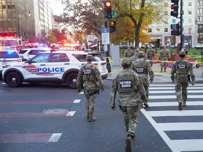 إن بي سي عن مسؤولين أمريكيين في إنفاذ القانون: المشتبه به حددت هويته في البداية على أنه مواطن أفغاني