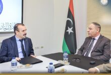 ليبيا والجزائر تبحثان تعزيز التعاون خلال مباحثات دبلوماسية في طرابلس