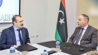 ليبيا والجزائر تبحثان تعزيز التعاون خلال مباحثات دبلوماسية في طرابلس