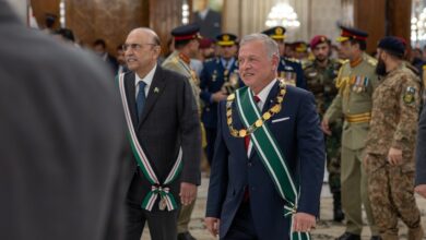 الرئيس الباكستاني يمنح الملك عبدالله الثاني وسام "نيشان باكستان"