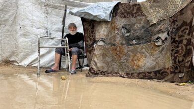 أمطار غزيرة تفاقم معاناة النازحين في غزة وحماس تحذر من كارثة إنسانية