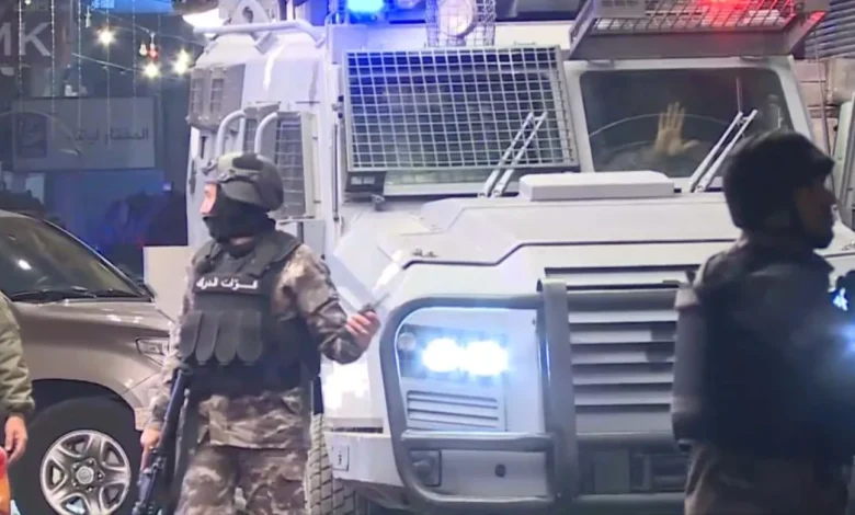 الأجهزة الأمنية الأردنية تنفذ مداهمة ناجحة في الرمثا