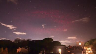 ظاهرة جوية نادرة.. حلقة ضوئية عملاقة تظهر في سماء شمال إيطاليا