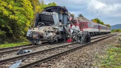 حادث قطار مروع يصدم عمال سكك حديدية في جنوب غرب الصين 6 حادث قطار مروع يصدم عمال سكك حديدية في جنوب غرب الصين