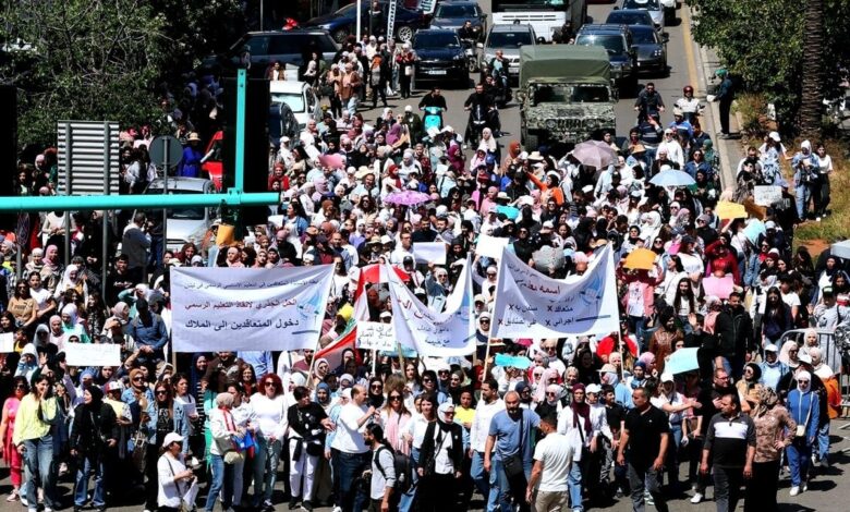 لبنان.. المواجهة مع الوزارة باتت قريبة، 80% من الاساتذة لم يقبضوا رواتب منذ 3 اشهر!