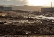 أمطار غزيرة تتسبب في انهيار جزء من جدار الفصل الاسرائيلي وتعطّل طرق بالضفة الغربية