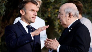 ماكرون يبدي استعداده للحوار مع تبون لتهدئة التوتر بين باريس والجزائر 2 ماكرون يبدي استعداده للحوار مع تبون لتهدئة التوتر بين باريس والجزائر