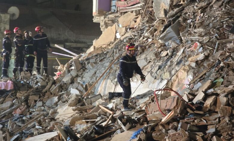 الجزائر: انهيار بناية في حسين داي… جريح واحد والبحث عن المفقودين مستمر 1 الجزائر: انهيار بناية في حسين داي… جريح واحد والبحث عن المفقودين مستمر