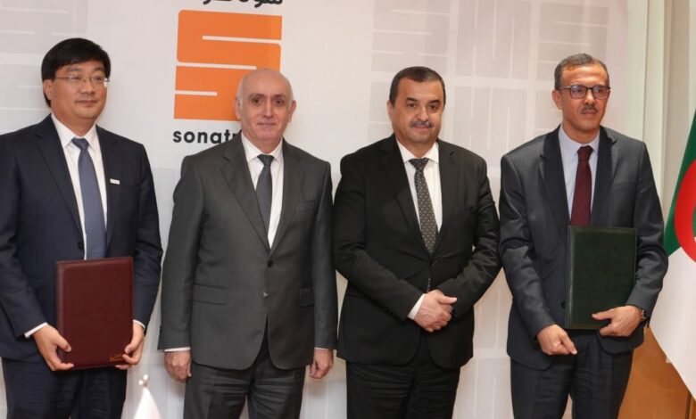 الجزائر توقع عقد شراكة مع سينوبك الصينية لتطوير وحدة معالجة النافتا بمصفاة أرزيو
