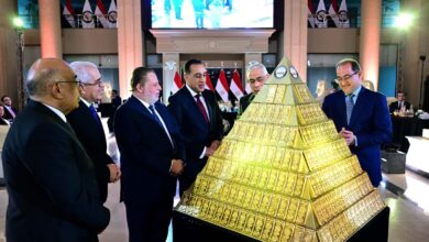 رئيس الوزراء يشهد توقيع اتفاقية تسليم السبائك الذهبية للبنك المركزي المصري