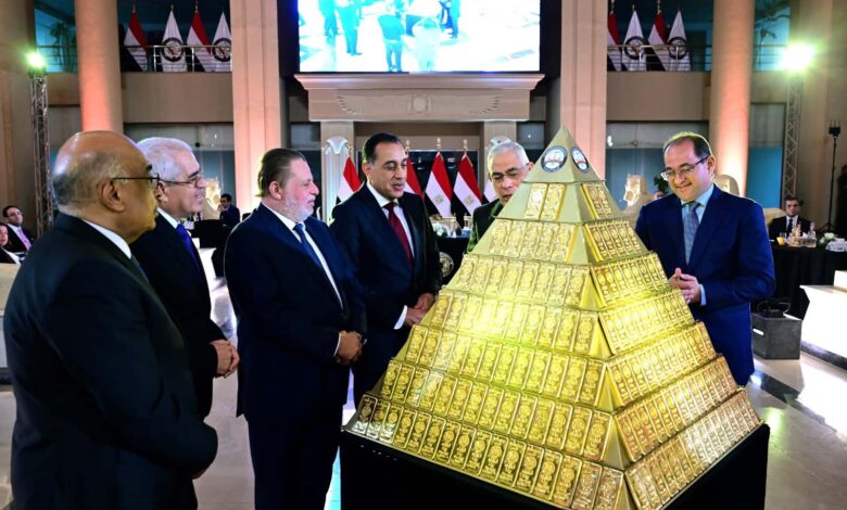 رئيس الوزراء يشهد توقيع اتفاقية تسليم السبائك الذهبية للبنك المركزي المصري 1 رئيس الوزراء يشهد توقيع اتفاقية تسليم السبائك الذهبية للبنك المركزي المصري