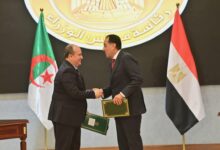 الوزير الأول الجزائري يفتتح منتدى رجال الأعمال الجزائري-المصري لتعزيز التعاون الاقتصادي