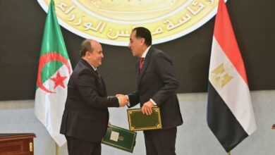 الوزير الأول الجزائري يفتتح منتدى رجال الأعمال الجزائري-المصري لتعزيز التعاون الاقتصادي