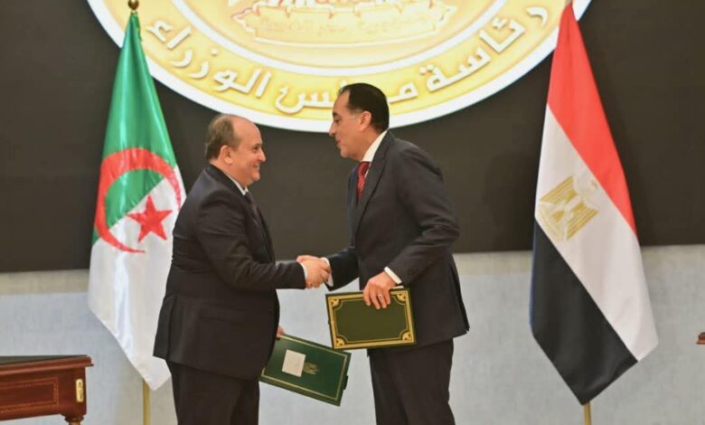 الوزير الأول الجزائري يفتتح منتدى رجال الأعمال الجزائري-المصري لتعزيز التعاون الاقتصادي