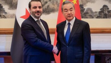 وزير الخارجية السوري أسعد الشيباني يلتقي وزير الخارجية الصيني وانغ يي في العاصمة الصينية بكين