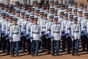 بالصور.. استعراض عسكري مهيب في سلطنة عُمان احتفالًا باليوم الوطني
