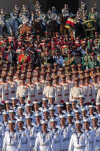 بالصور.. استعراض عسكري مهيب في سلطنة عُمان احتفالًا باليوم الوطني