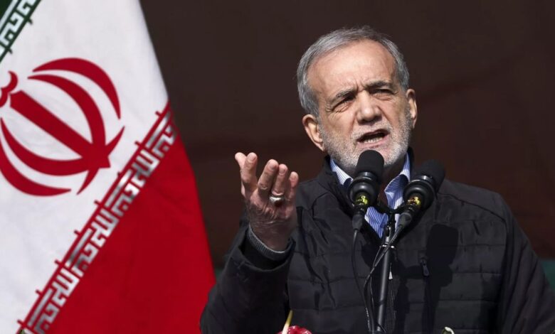 الرئيس الإيراني: نقل العاصمة من طهران أصبح ضرورة لتجنب كارثة إنسانية