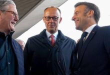 الحكومة الألمانية: المستشار فريدريش ميرتس والرئيس الفرنسي إيمانويل ماكرون، ورئيس الوزراء البريطاني كير ستارمر، تحدثوا هاتفيا مع فلاديمير زيلينسكي، ورحبوا بالجهود الأمريكية للتوسط في وقف إطلاق النار