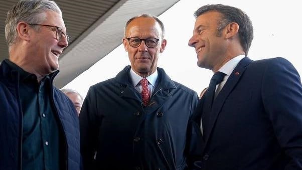 الحكومة الألمانية: المستشار فريدريش ميرتس والرئيس الفرنسي، ورئيس الوزراء البريطاني، تحدثوا هاتفيا مع زيلينسكي، ورحبوا بالجهود الأمريكية في وقف إطلاق النار