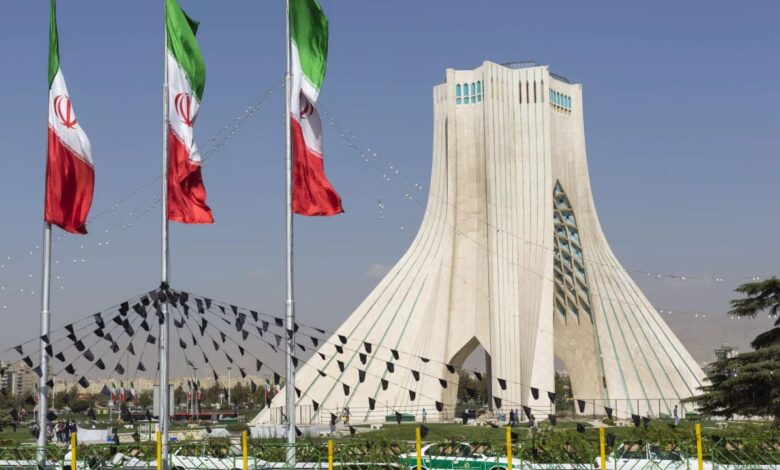 الخارجية الإيرانية تؤكد تمسّكها بحق التخصيب وتواصل مفاوضاتها النووية