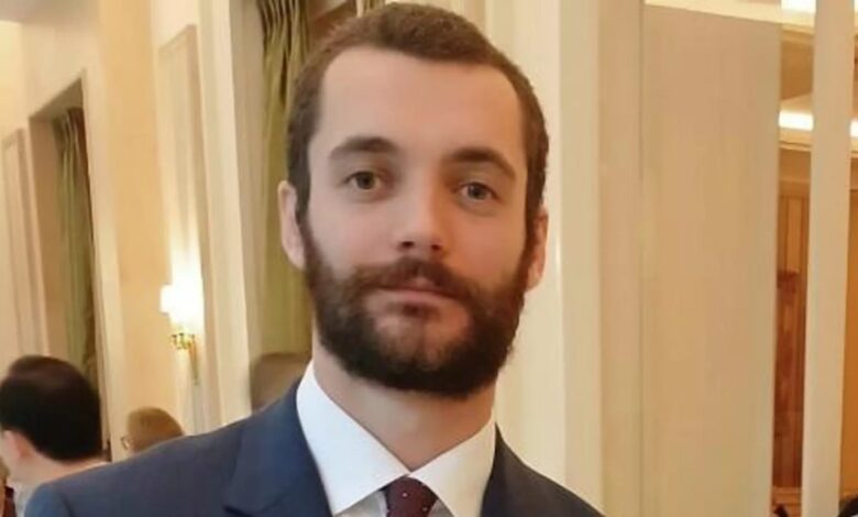 فرنسا.. ابن ساركوزي يقترح إجراء "يانصيب" للمهاجرين للخدمة في الجيش