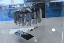 الصين تكشف عن طائرة مسيرة خفيفة الوزن بحجم راحة اليد